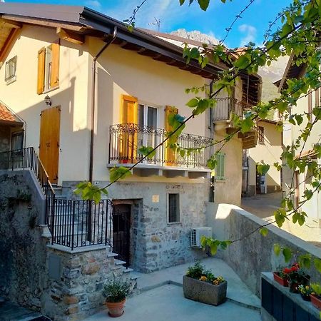 Maison Cascina Amelie Abbadia Lariana Exterior foto